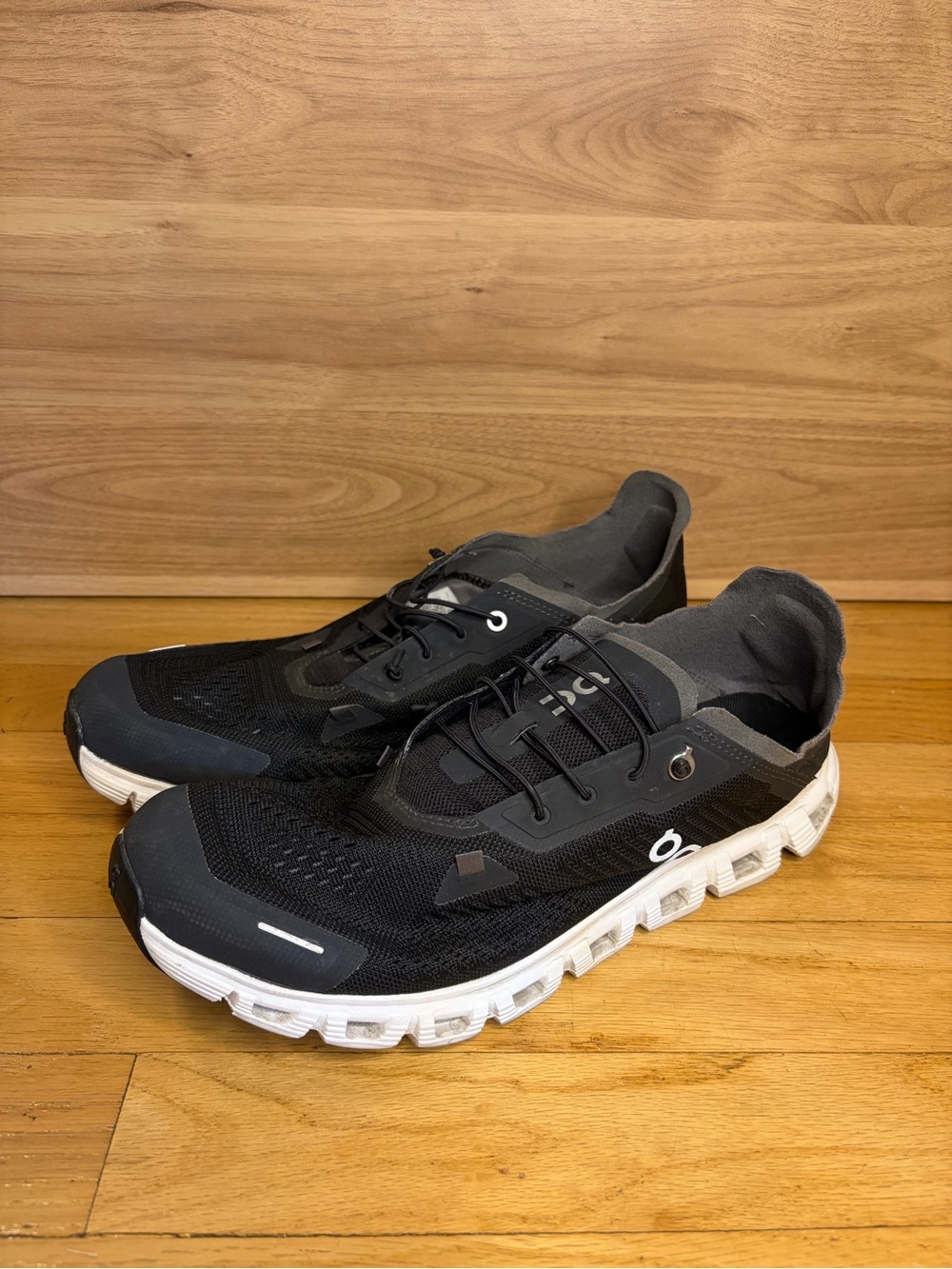 On Running Cloud 6 Coast Men's Sneakers in Black / White - Size 11